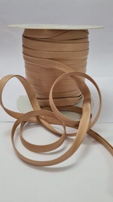 Biais simili cuir beige pré-plié 10 mm, vendu au mètre