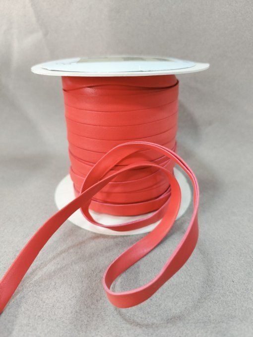 Biais simili cuir corail pré-plié 10 mm, vendu au mètre