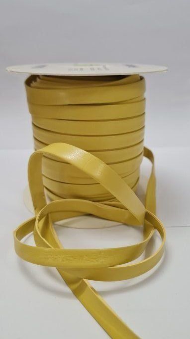 Biais simili cuir jaune pré-plié 10 mm, vendu au mètre