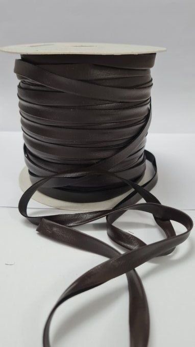 Biais simili cuir marron pré-plié 10 mm, vendu au mètre