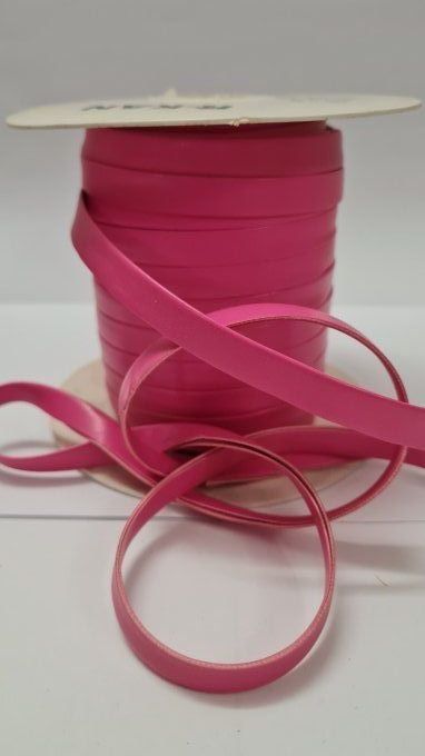 Biais simili cuir rose pré-plié 10 mm, vendu au mètre