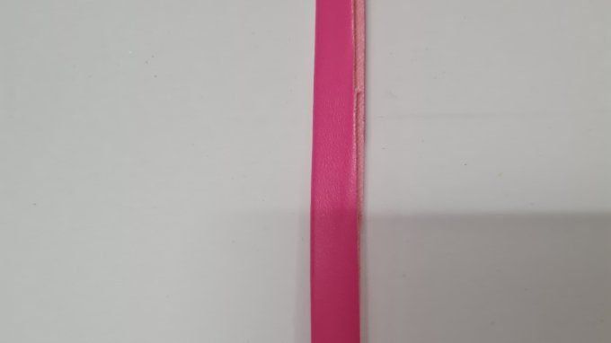 Biais simili cuir rose pré-plié 10 mm, vendu au mètre