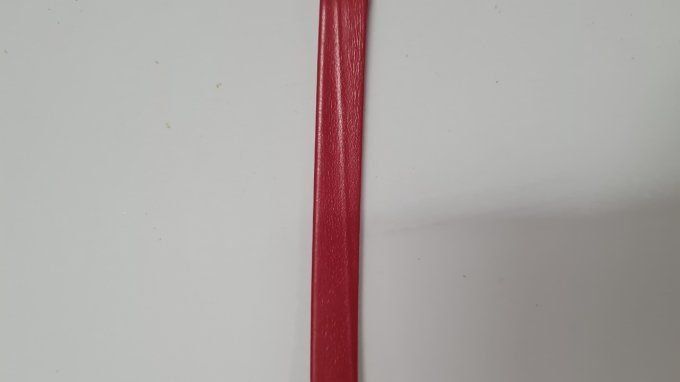 Biais simili cuir rouge pré-plié 10 mm, vendu au mètre