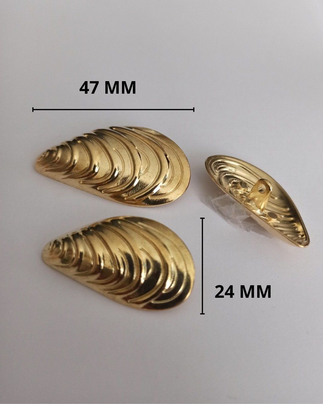 Bouton moule doré en 47 MM