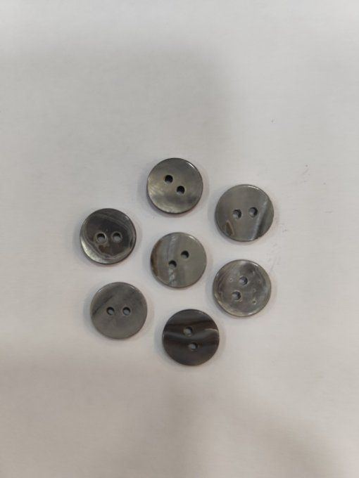 Bouton nacré gris 11 mm à la pièce 