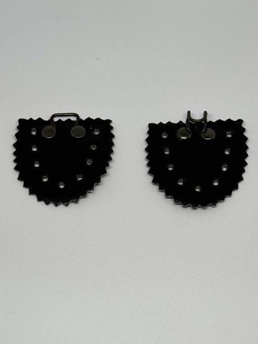 Brandebourg à crochet simili cuir noir à la pièce