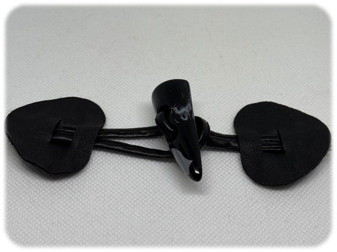 Brandebourg simili cuir et corne gris moyen à la pièce