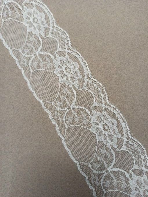 Dentelle nylon blanche 65 mm festonnée à motif fleur vendue au mètre