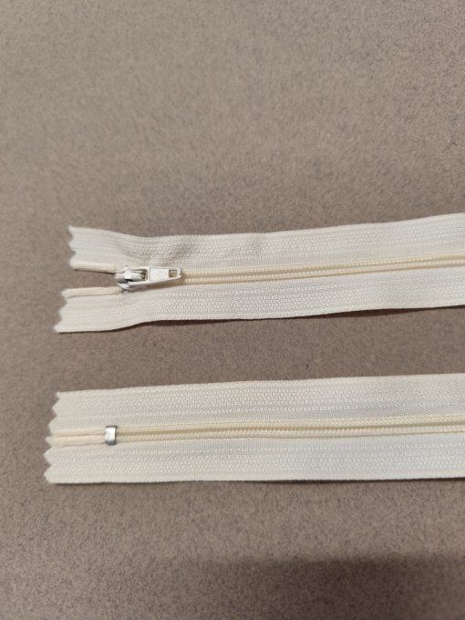 Fermeture éclair nylon écru à la pièce