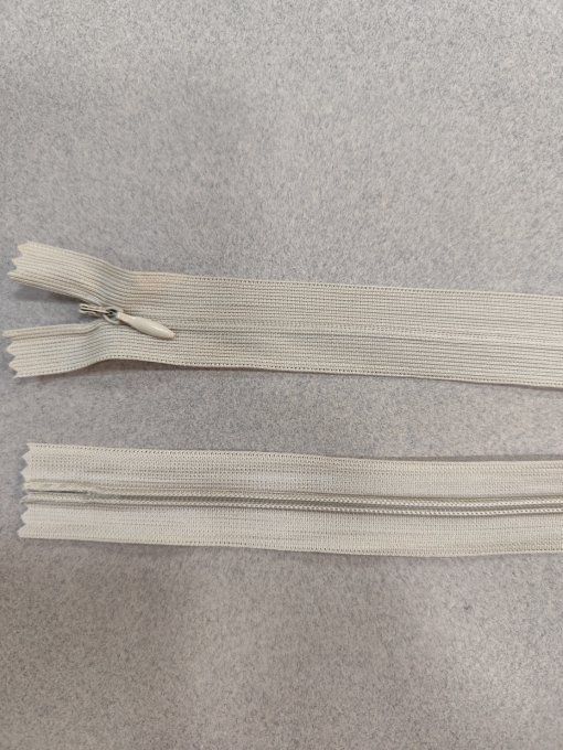 Fermeture éclair invisible beige à la pièce
