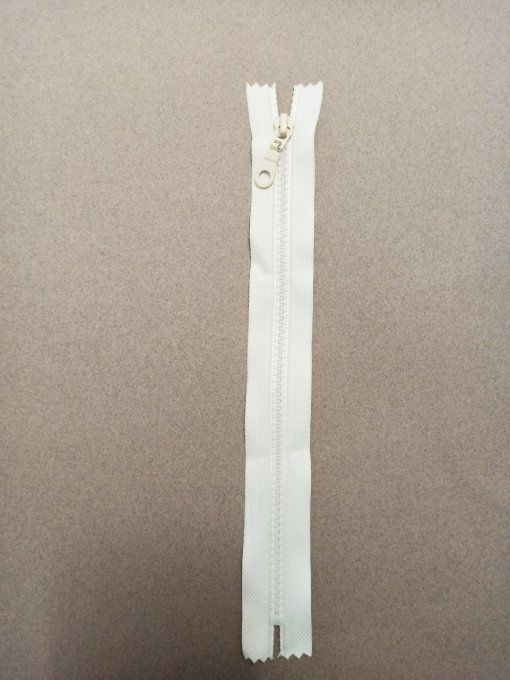 Fermeture injectée blanc cassé 40 cm à la pièce