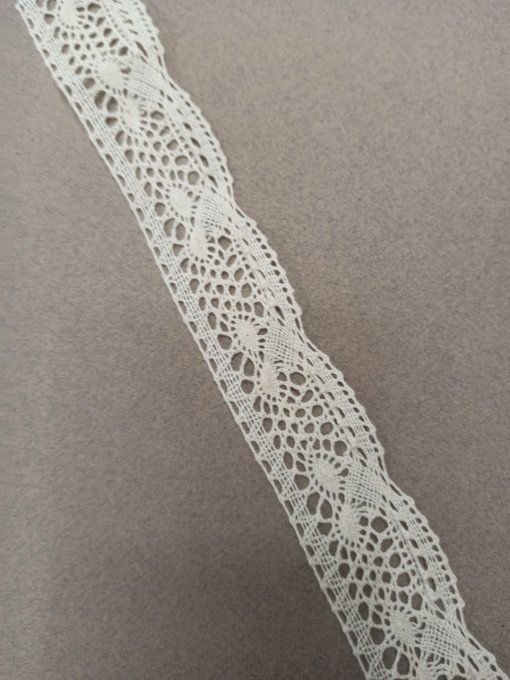 Galon macramé coton écru, motif festonné œil de chat, 35 mm, vendu au mètre