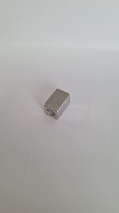 Embout cordon métal carré mini en 10mm à la pièce
