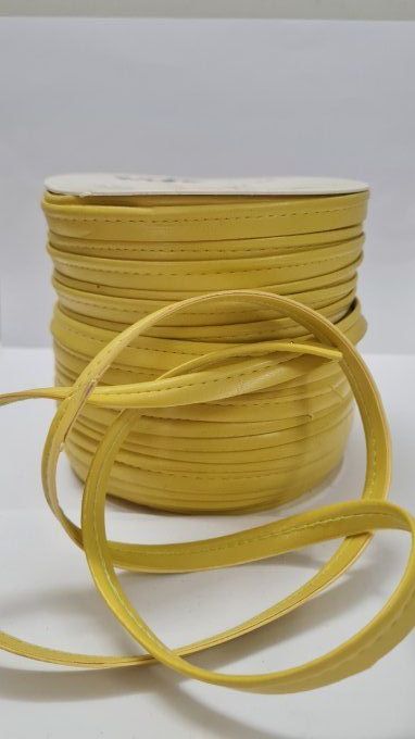 Passepoil imitation cuir jaune au mètre