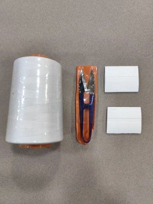 Coupe fil + 2 craies et 1 fil blanc- 