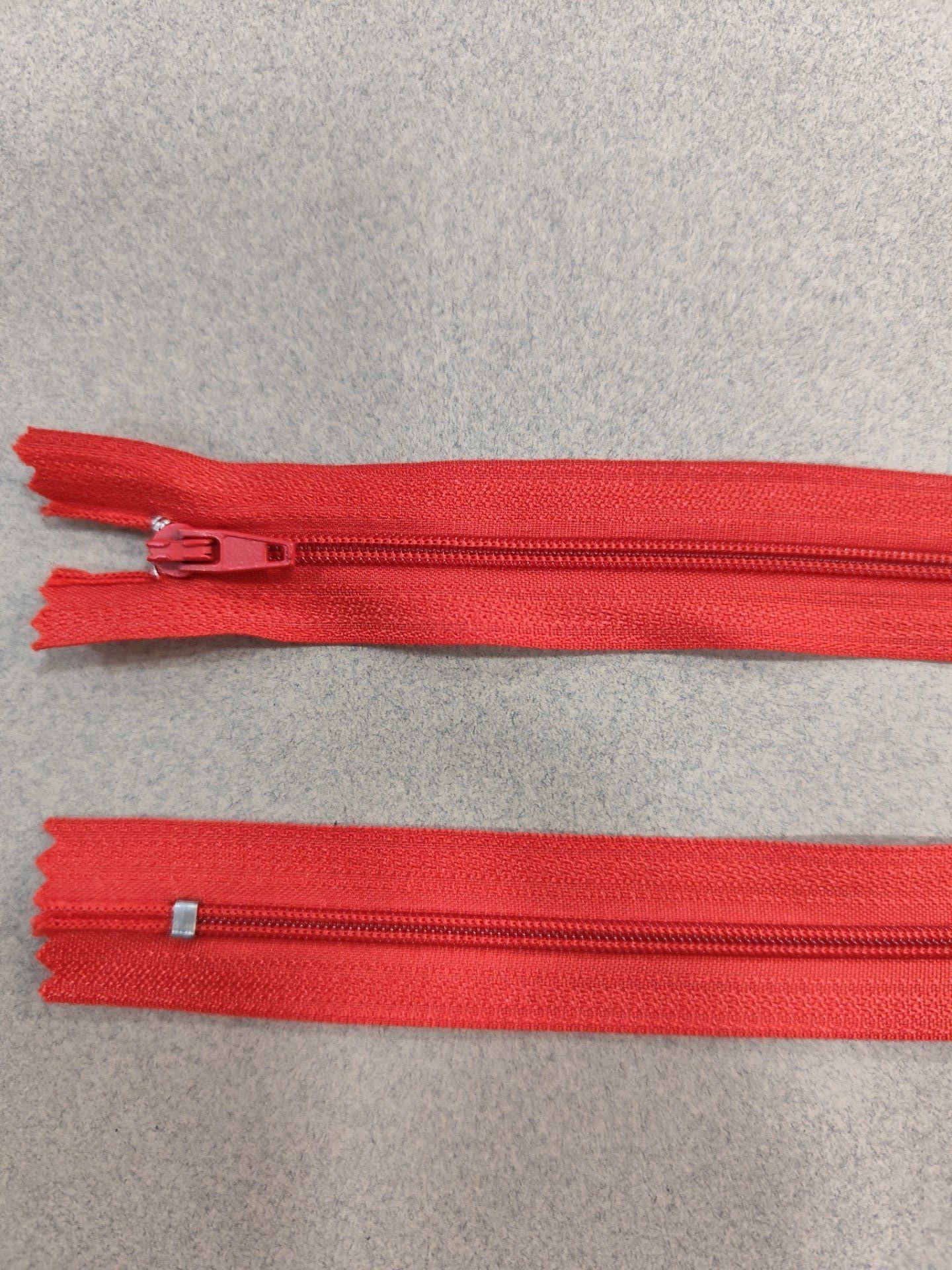 Fermeture éclair nylon rouge 15 cm / 100 pièces