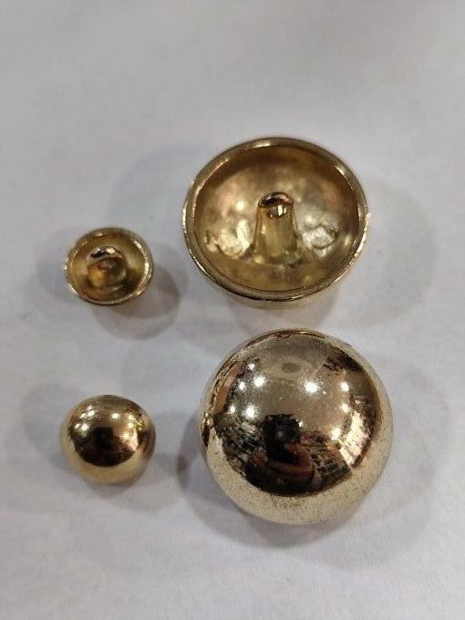 BOUTON DEMI BOULE A QUEUE DORE 10 PCS en 15MM et 9 PCS en 18MM  