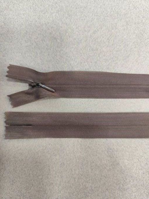 Fermeture éclair invisible brun à la pièce
