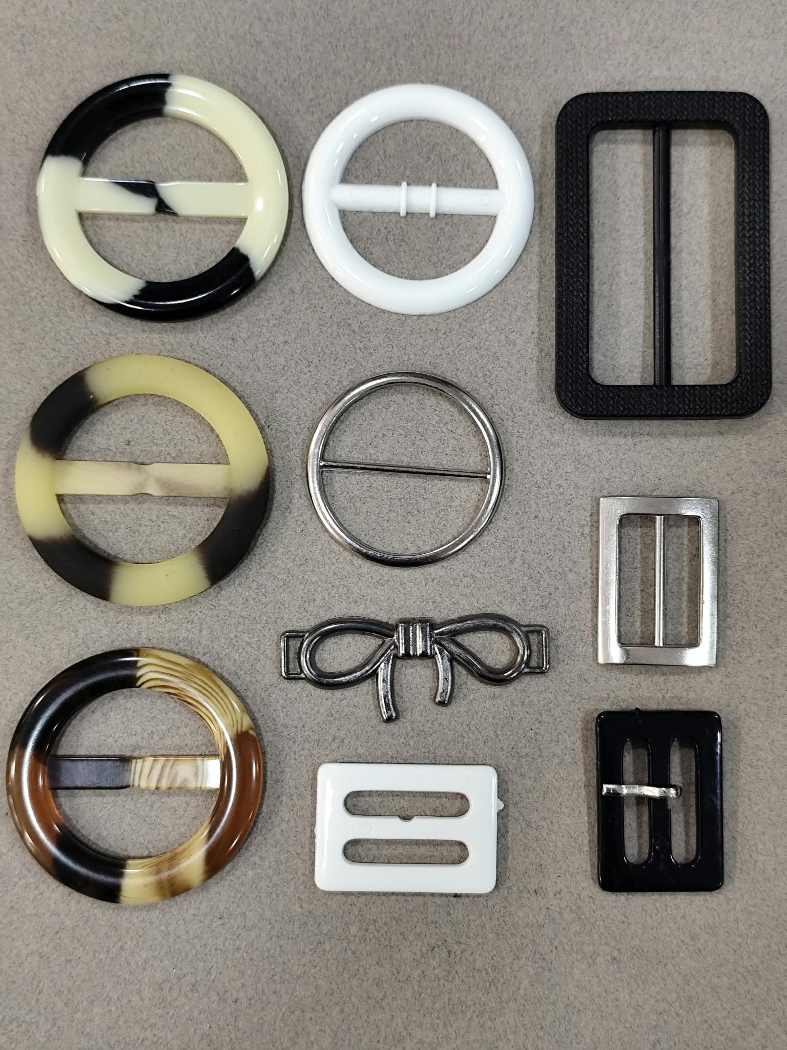 Boucles de ceinture pour vestes et manteaux et pantalons à la pièce