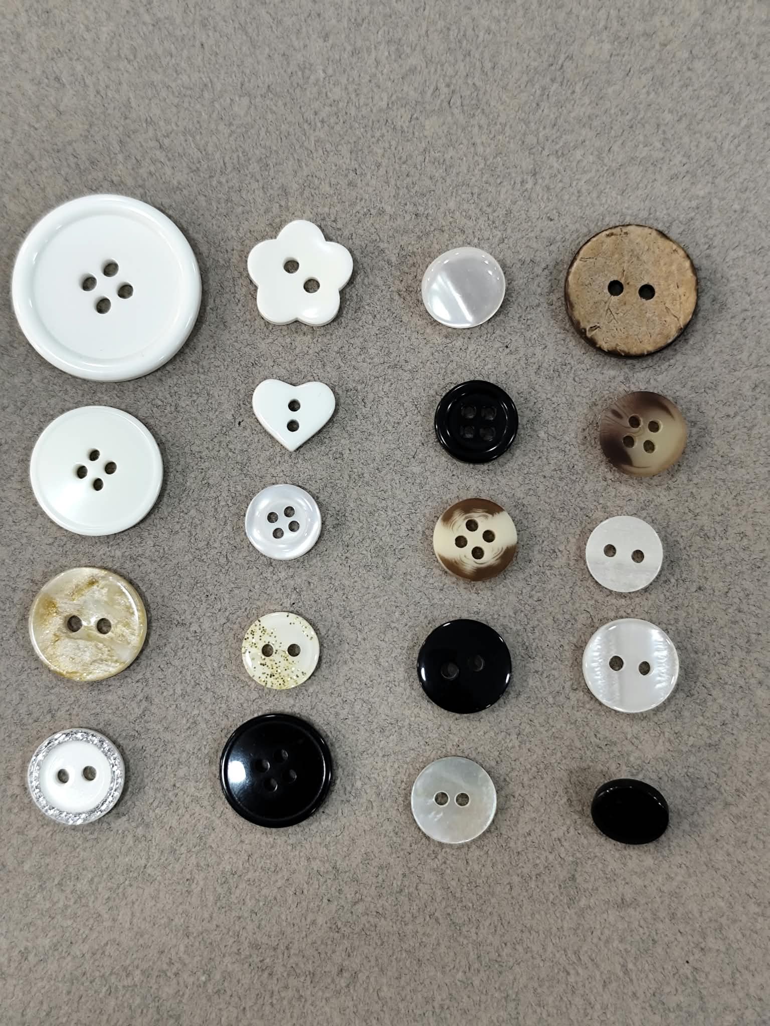 Boutons pour chemises et enfants à la pièce