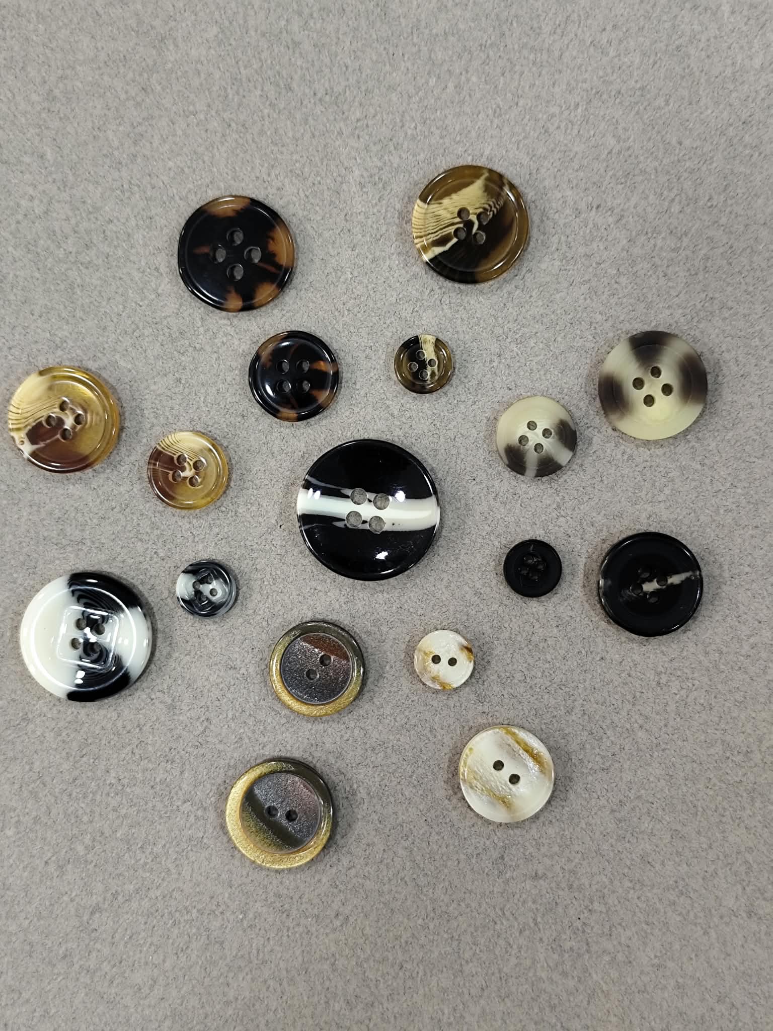 Boutons pour manteaux, vestes ou costumes à la pièce