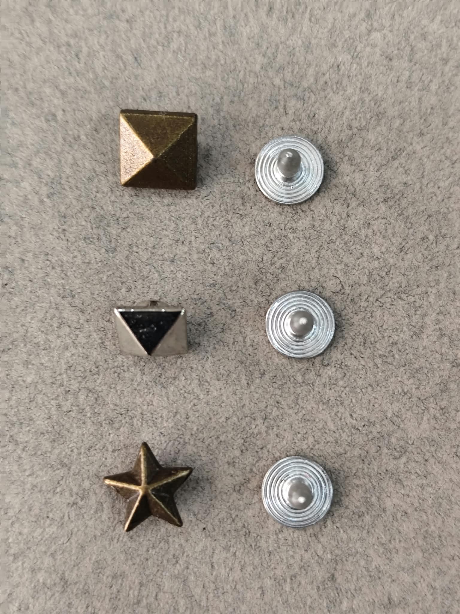 Rivets à la pièce